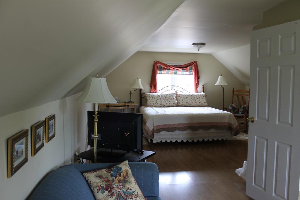 Mackenzie House B&B By Elevate Rooms Port Hawkesbury Room photo