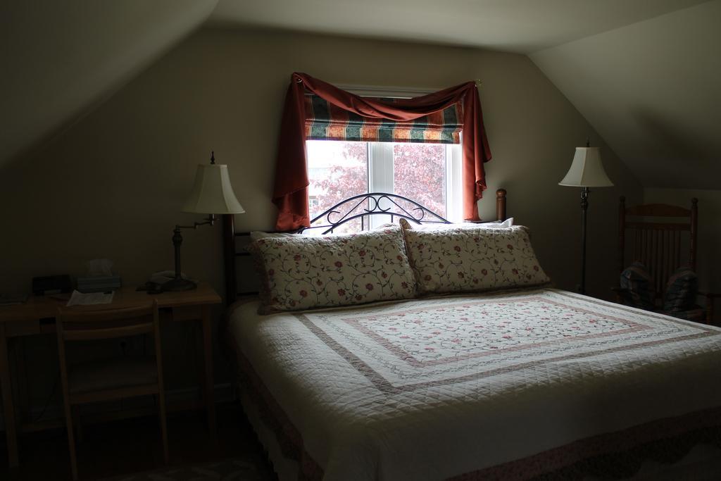 Mackenzie House B&B By Elevate Rooms Port Hawkesbury Room photo