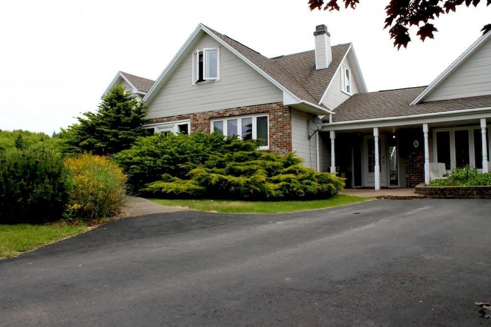 Mackenzie House B&B By Elevate Rooms Port Hawkesbury Exterior photo