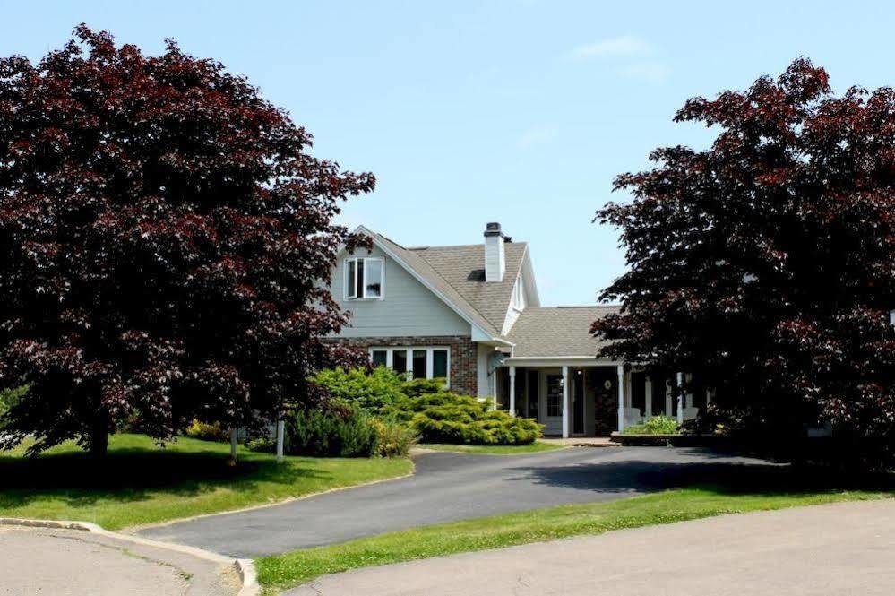 Mackenzie House B&B By Elevate Rooms Port Hawkesbury Exterior photo